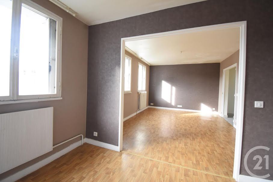 Vente appartement 5 pièces 89.97 m² à Vichy (03200), 53 000 €