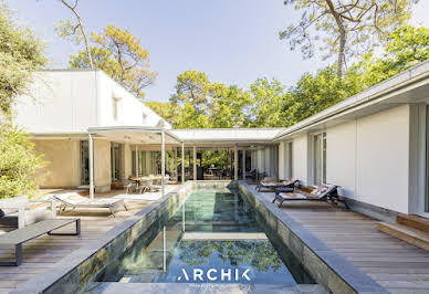 Maison avec piscine et terrasse 1