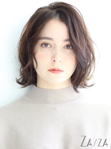 ハチ張りの女性に似合う髪型特集 レングス別の悩み解消ヘアスタイルを紹介 Trill トリル