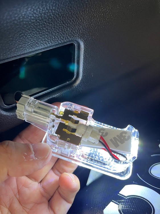 インプレッサ スポーツのDIY・LEDに交換・カーテシーランプに関するカスタム事例の投稿画像1枚目