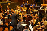 Marin Alsop conducting the Mzansi National Philharmonic Orchestra.