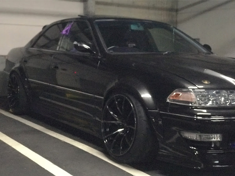 マークIIのドライブ・白線踏んでる・映画のカーチェイスあるある・ネタがない・レッドメモリーに関するカスタム事例の投稿画像2枚目