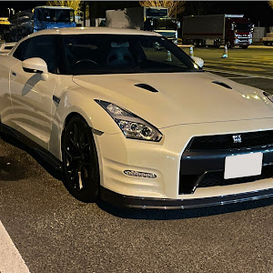 NISSAN GT-R