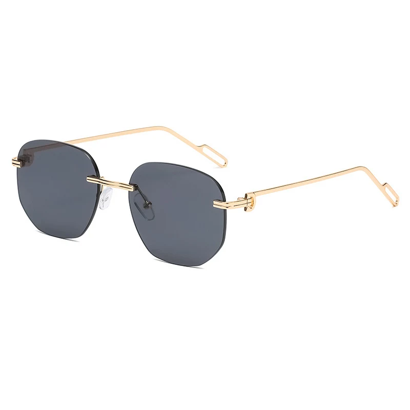Dames zonnebril met klein montuur en cut-edge. UV-bescherming. Lichtgewicht en stijlvol design voor helder zicht en comfort. Ideaal voor dagelijks gebruik.