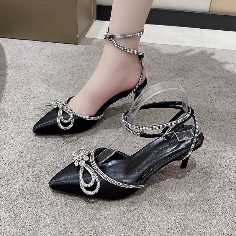 Title 2, Zapatos de tacón alto puntiagudos con lazo de p...