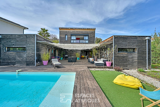 Contemporary house with pool and garden 2