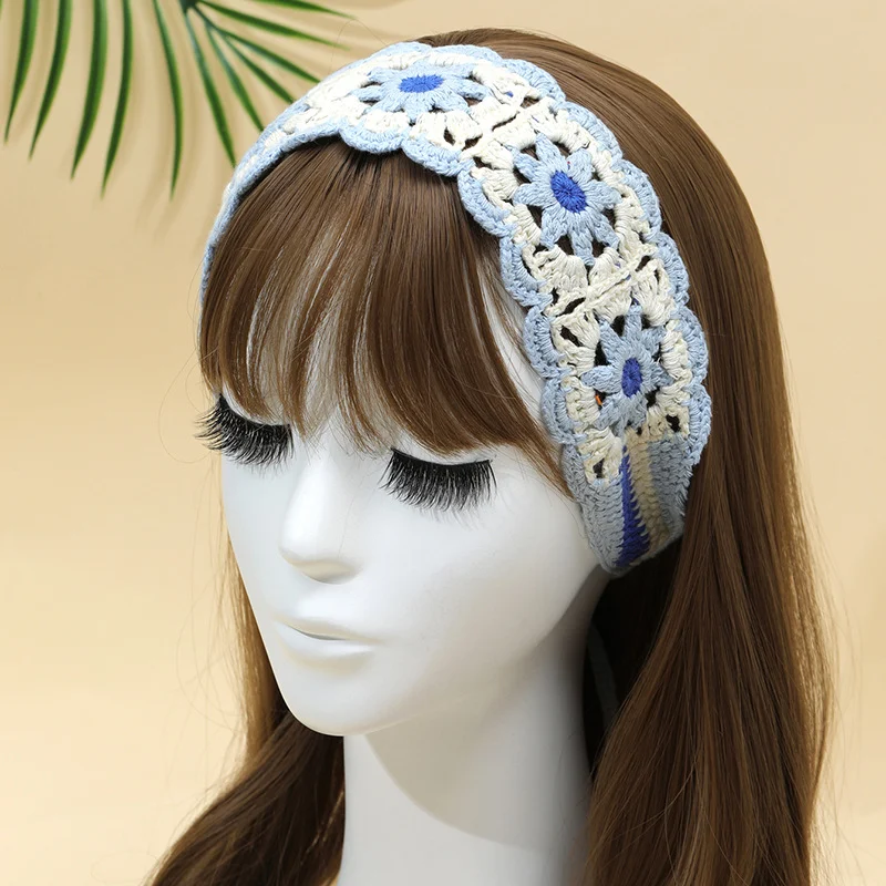 Zomerse haarband met brede rand, hol gebreid, beschermt tegen de zon, houdt het haar op zijn plaats en zorgt voor een comfortabele en stijlvolle look