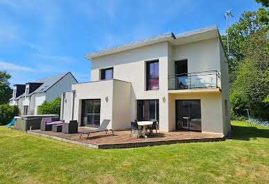 Contemporary house with garden and terrace 2