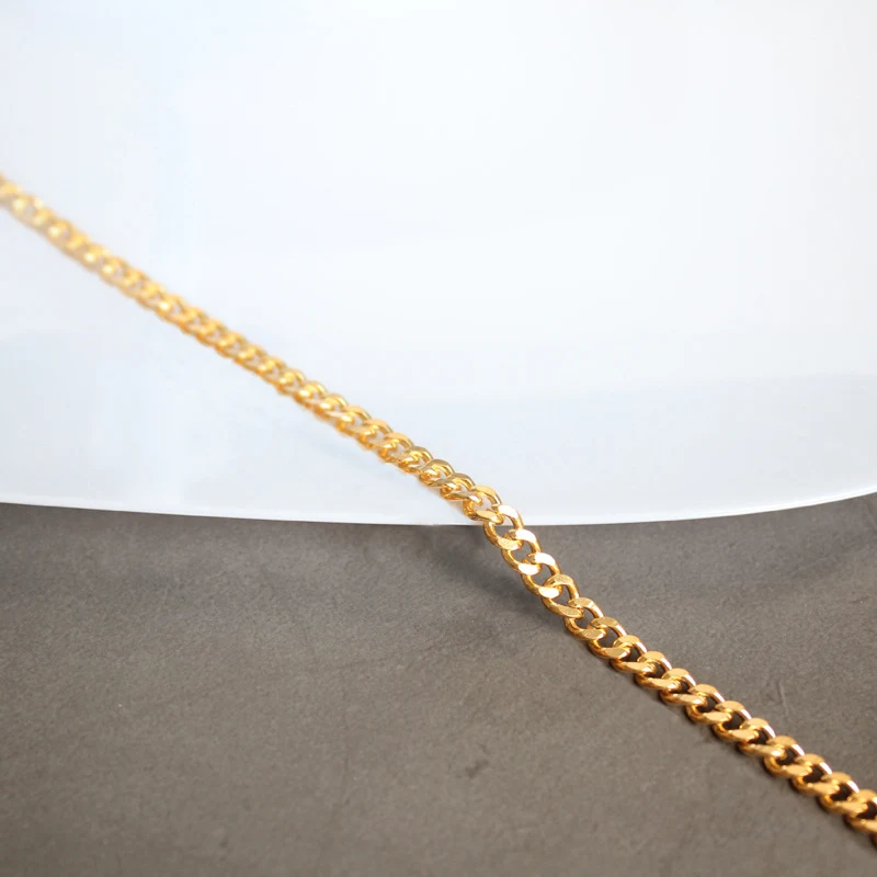 Title 2, Bracelet homme Edging 5mm en acier titane. Un b...