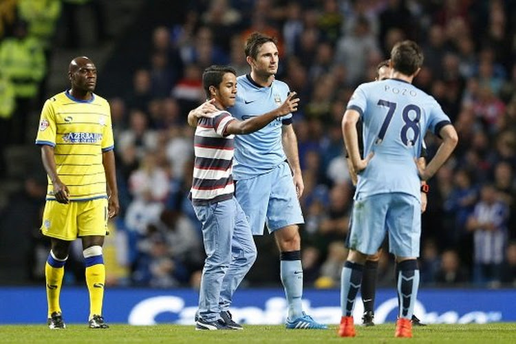 Dit is waarom Lampard een hele grote meneer is: bekijk zijn reactie op veldbestormer