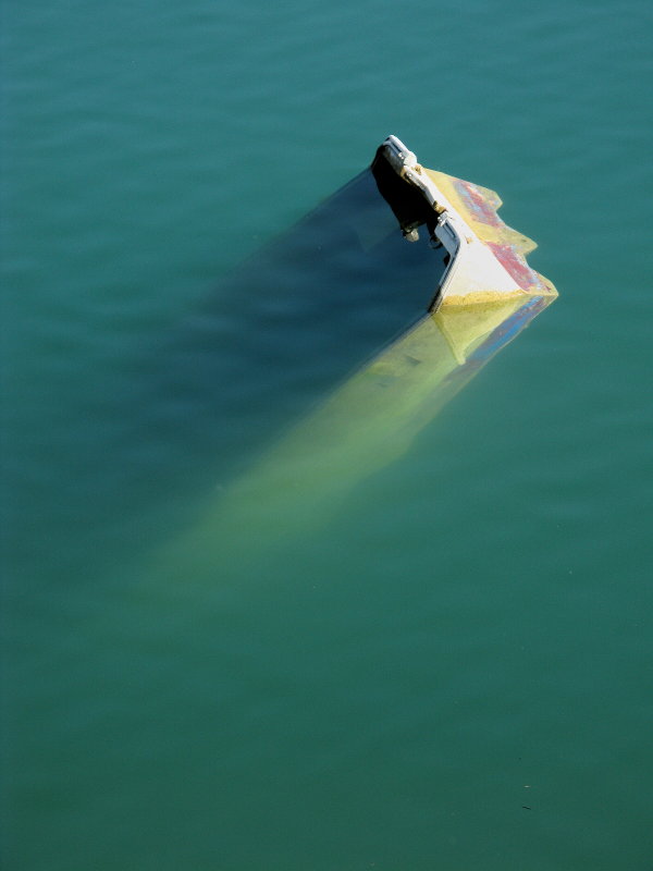 Morte di una barca. di Araguaney