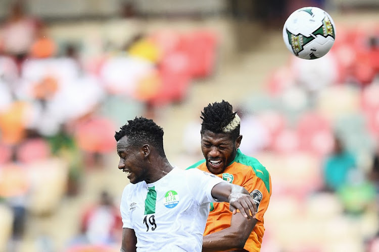 Sierra Leone's forward Mustapha Bundu (L) fights for the ball with Ivory Coast's midfielder Ibrahim Sangare