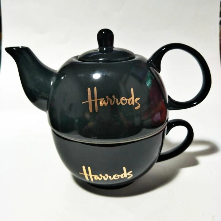 Highland šolja, keramički čajnik, set Majka i Dete, Bone China šolja i medvedić. Uživajte u čaju uz ovu prelepu kolekciju.