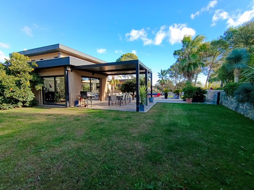 Villa avec piscine et terrasse 3