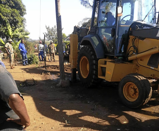 Soldiers help the Nkomazi municipal officials to reopen a water pipe that was blocked by a local. / MANDLA KHOZA