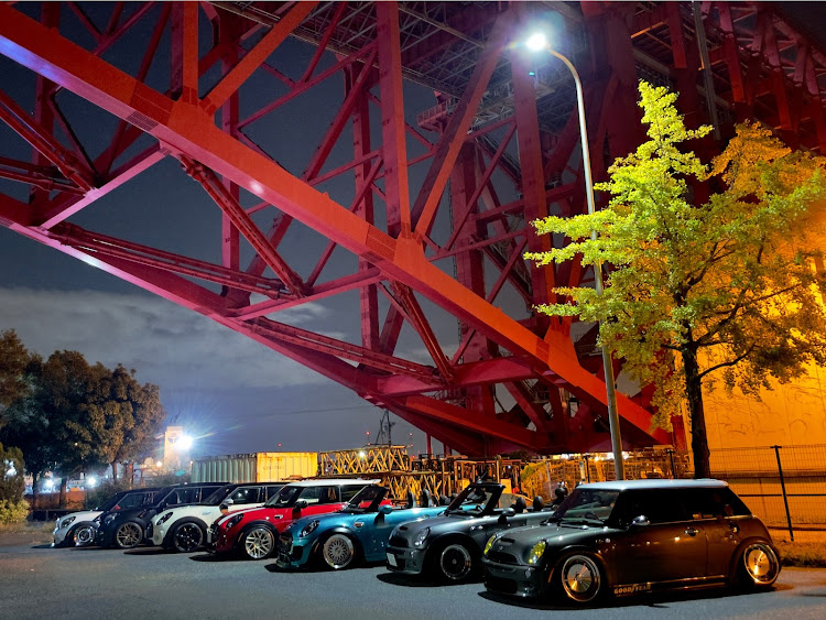 ミニ クロスオーバーのMINI R60・CROSSOVER・MINI 夜の撮影会・またMTやりましょう！・11月もよろしくお願いしますに関するカスタム事例の投稿画像7枚目