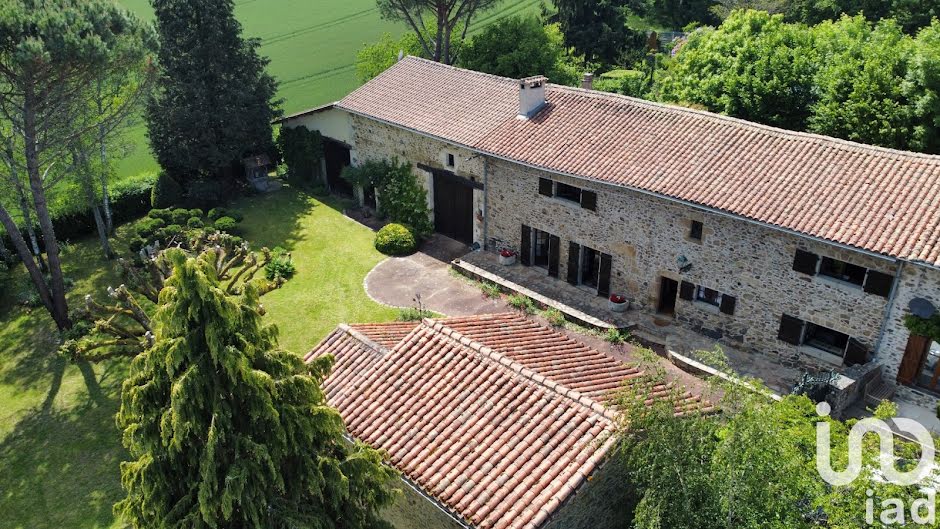 Vente maison 5 pièces 200 m² à Massignac (16310), 315 800 €
