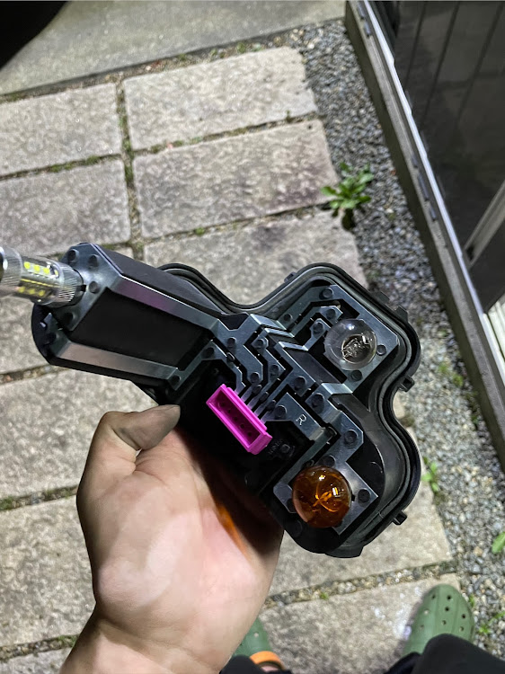 メガーヌ ハッチバックのコスパいいパーツ・メガーヌ3rs・LEDチューンに関するカスタム事例の投稿画像3枚目