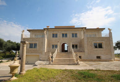 Villa with pool and terrace 8