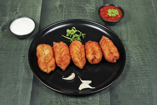 Paneer Achari Fried Momos [8 Pieces]