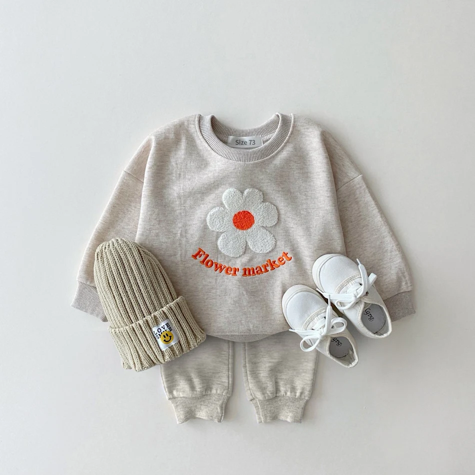 Kinder bloemenletter truienpak, comfortabel en stijlvol, ideaal om te spelen en te leren, perfect om kinderen warm en modieus te houden.
