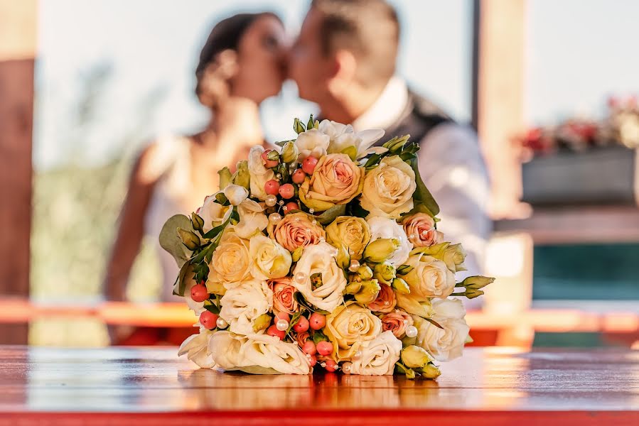 Wedding photographer Tamás Takács (xistenzephoto). Photo of 13 November 2020