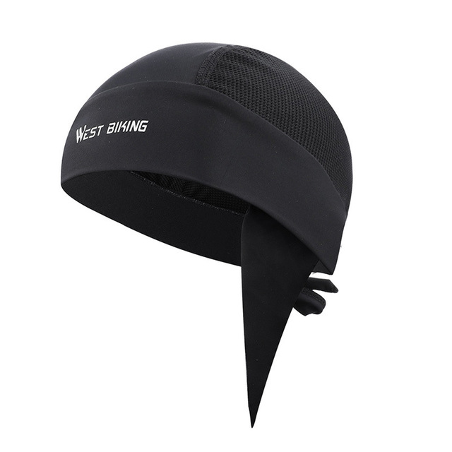Outdoor zonnebrandcrème en zweetblokkerende hoofddeksels. UV-bescherming en comfort voor buitenactiviteiten. Bescherming tegen zon en zweet.
