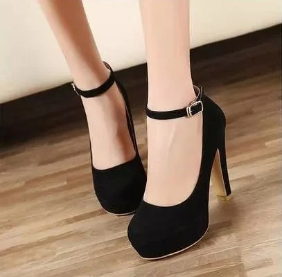 Zapatos de tacón grueso para mujer negros con hebilla de color sólido, ideales para un look elegante y cómodo en cualquier ocasión.