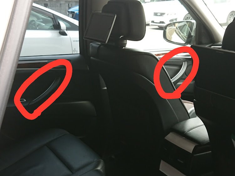 X5の貧乏サラリーマンのX5・大分県・DIY・ドアハンドル・色白化計画に関するカスタム事例の投稿画像5枚目