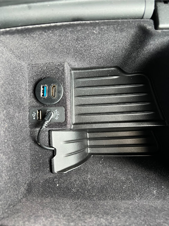 5シリーズ セダンのCarPlay・AndroidAuto・車内でFire Stick TVに関するカスタム事例の投稿画像7枚目