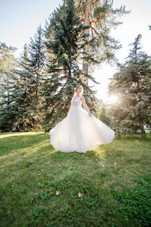 Fotógrafo de casamento Valentina Yudina (well99). Foto de 19 de fevereiro 2020