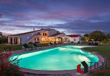 Maison avec piscine et jardin 1