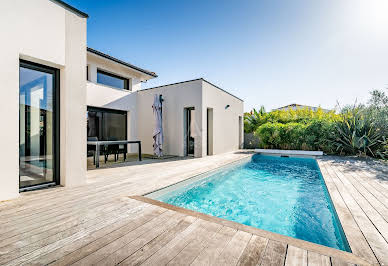 Maison avec piscine et terrasse 8