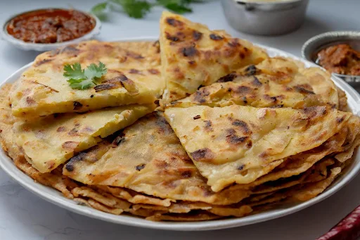 Aloo Pyaaj Paratha With Butter