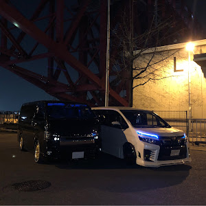 ヴォクシー ZRR80W