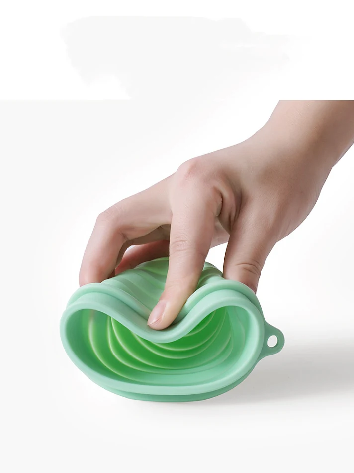 Telescopic Compression Large-capacity Travel Foldable Water Cup. Compact and portable for hydration on the go. Perfect f
