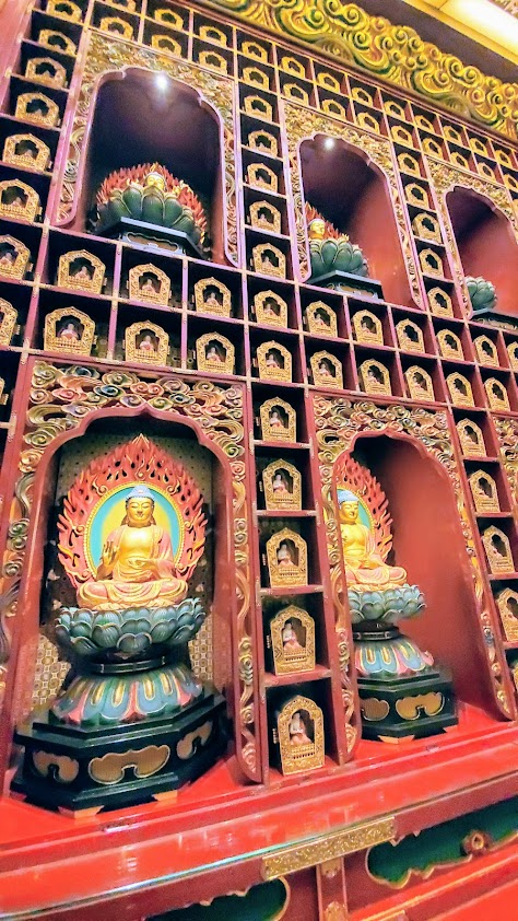 Things to do in Singapore: visit Buddha Tooth Relic Temple and Museum