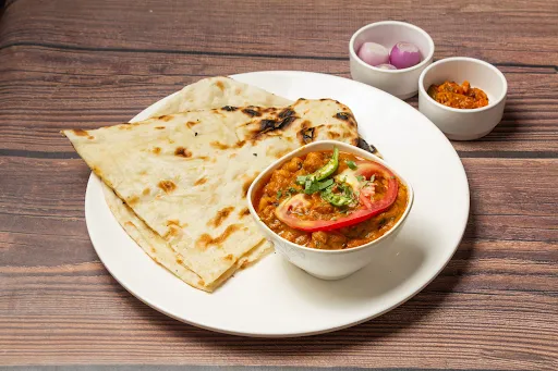 Chana Masala & 1 Butter Naan