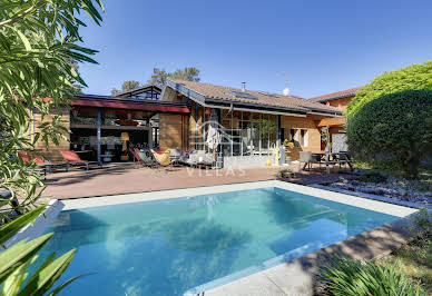 Maison avec piscine et terrasse 10