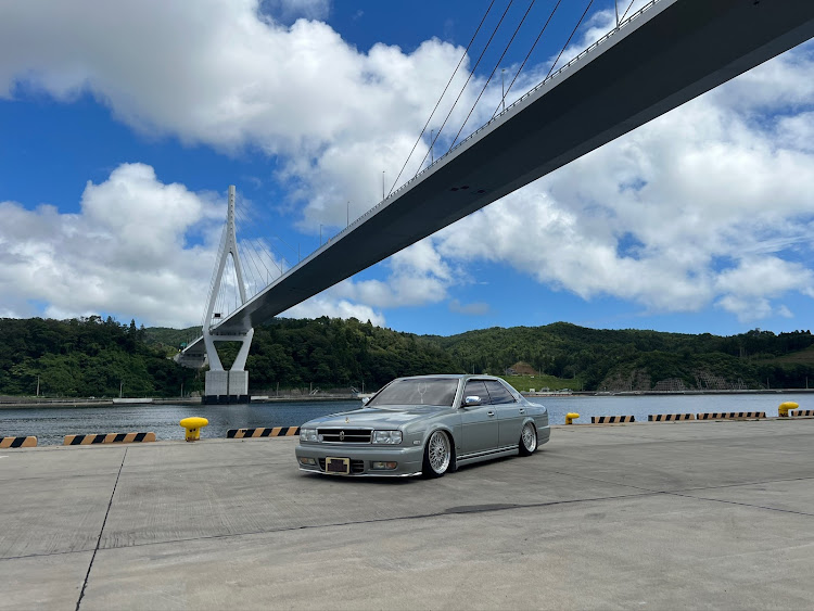 セドリックの橋と愛車・東北参弐愛好會・兄弟VIP・スッキリ晴れないかなに関するカスタム事例の投稿画像1枚目