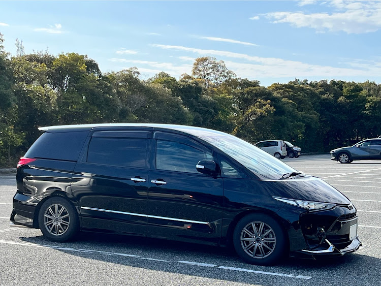 エスティマの愛車の好きな角度に関するカスタム事例の投稿画像1枚目