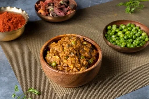 Mutton Keema [Egg and Peas]