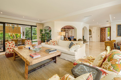 Villa with pool and terrace 3