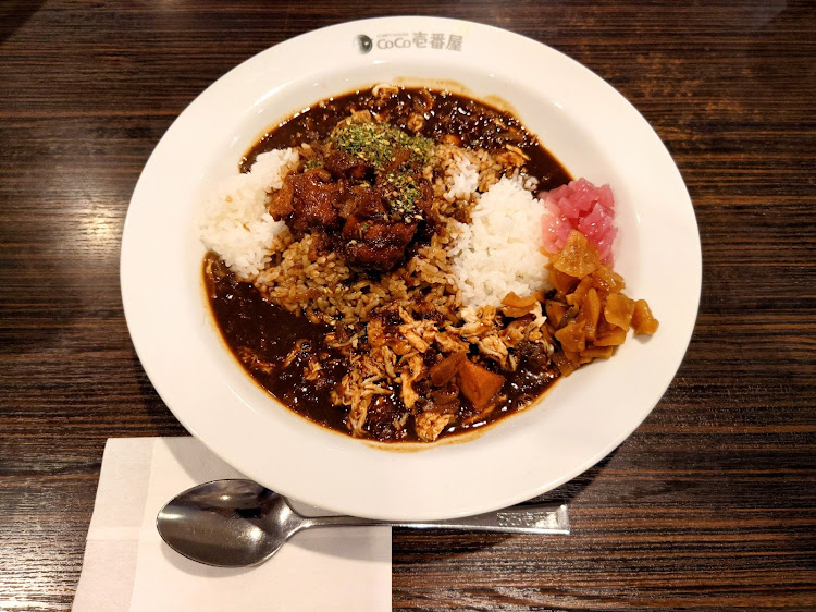 エルグランドの今宵も呑まNight🌃・朝からキレッキレ✨🔪・10数年ぶりのCoCo壱番屋🍛✨・カシミールチキンカレーで汗ダク💦・今年は球切れ修理がメイン☝️💡🔧に関するカスタム事例の投稿画像6枚目