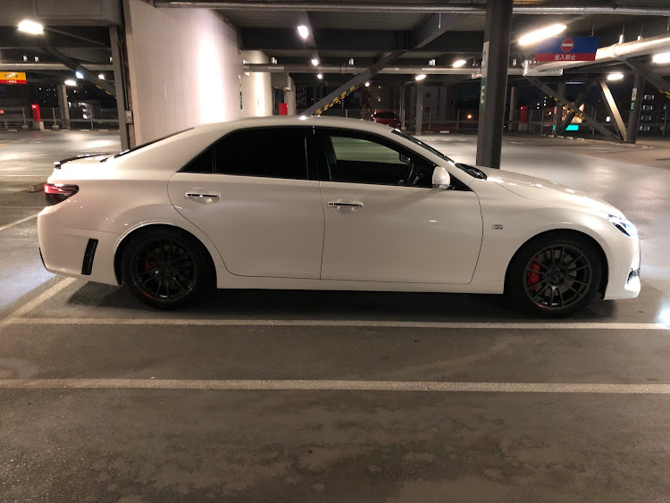 マークXの立体駐車場盛れる？・#車すきな人と繋がりたい・#130マークX・冬タイヤ仕様に関するカスタム事例の投稿画像4枚目