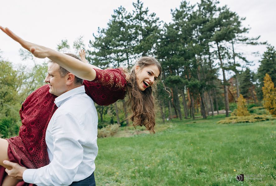 Hääkuvaaja Ruslan Komardin (runya). Kuva otettu 3. toukokuuta 2018