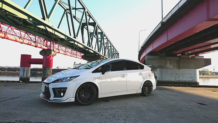 プリウス G'sの目指せPickUpCars・今年もあとわずか・斜め45度の美学・ピックアップMTに行きたい・ピックアップお願いします！に関するカスタム事例の投稿画像2枚目