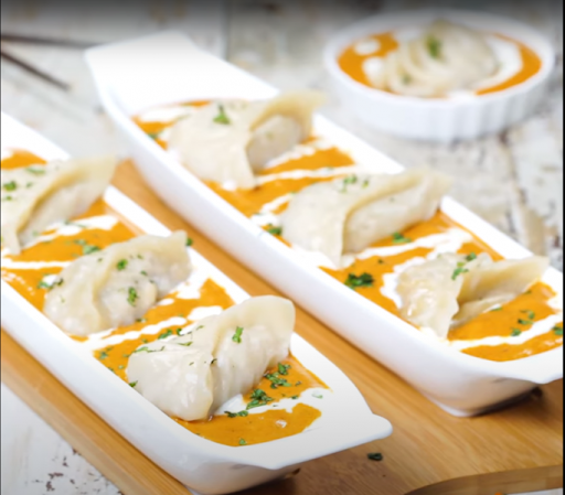 Chicken & Cheese Makhani Momos [5 Pieces]