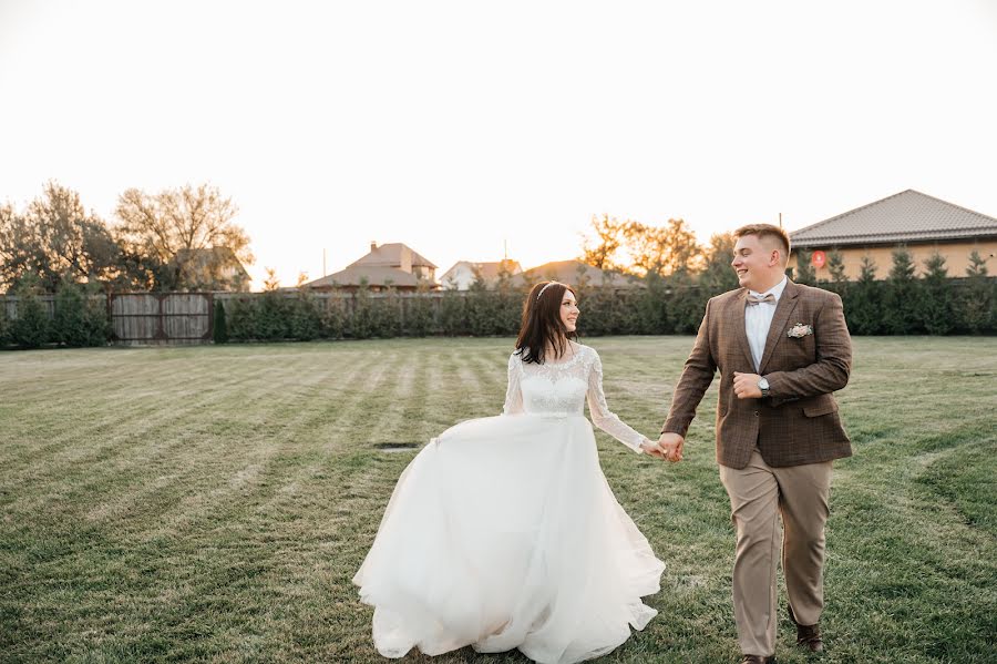 Wedding photographer Olga Kharskaya (bezga767). Photo of 14 December 2023