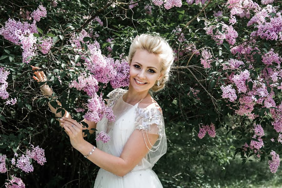 Fotografo di matrimoni Lyudmila Bartoshik (bartoshikphoto). Foto del 20 aprile 2020